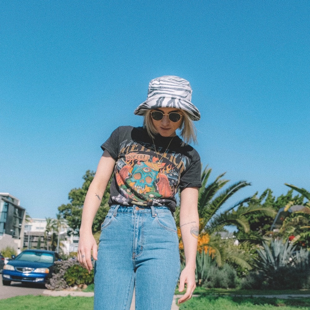 Lack of color zebra bucket hat m/l